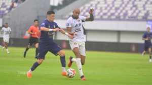 Marcos Reina dan Eliano Reijnders: Respons Berbeda Dua Tim Super League Jelang Laga Krusial