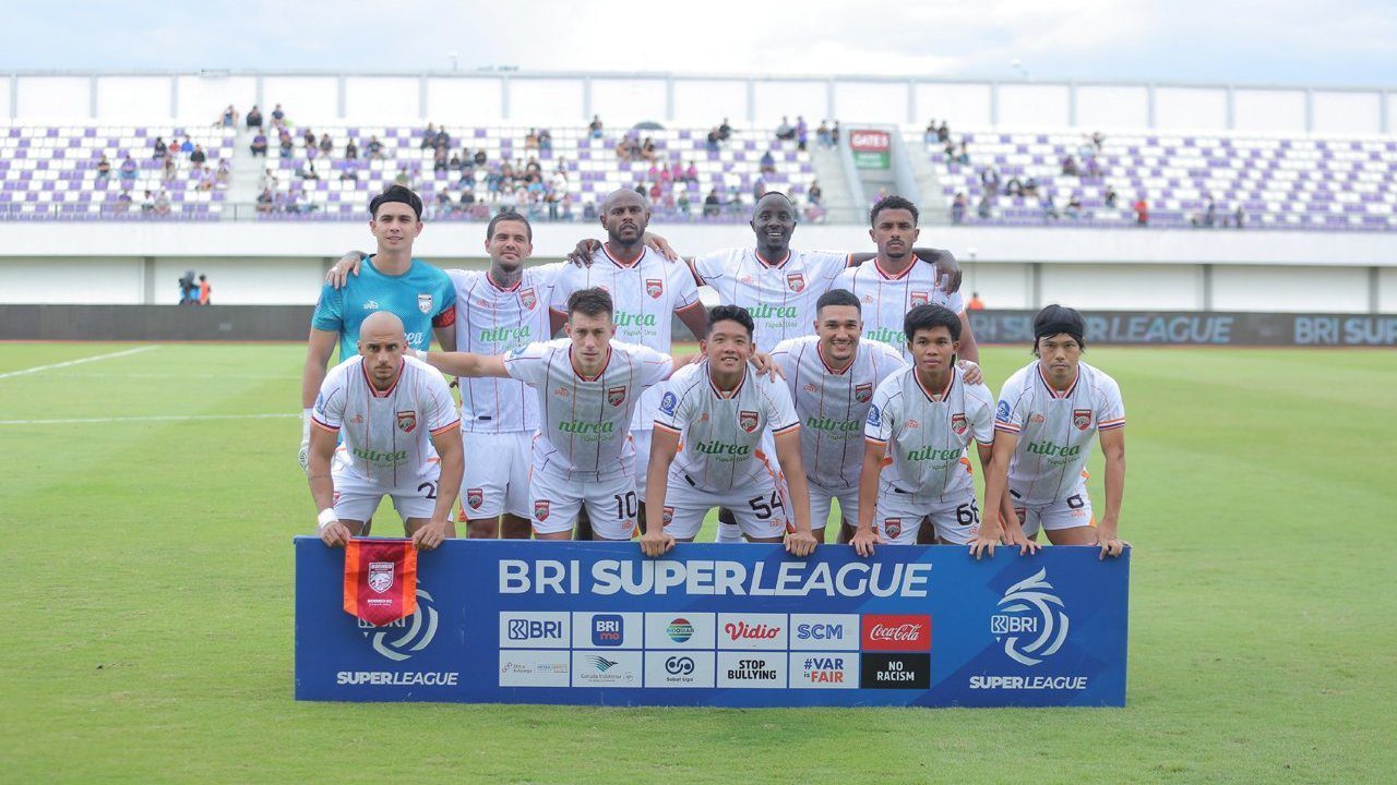 Persaingan gelar BRI Super League 2025/26 memasuki titik krusial setelah Borneo FC kehilangan poin, membuka peluang bagi Persib Bandung dan Persija Jakarta untuk merebut posisi puncak klasemen paruh musim. Laga head-to-head kedua tim kini berpotensi menentukan peta kekuatan liga menjelang paruh kedua kompetisi.